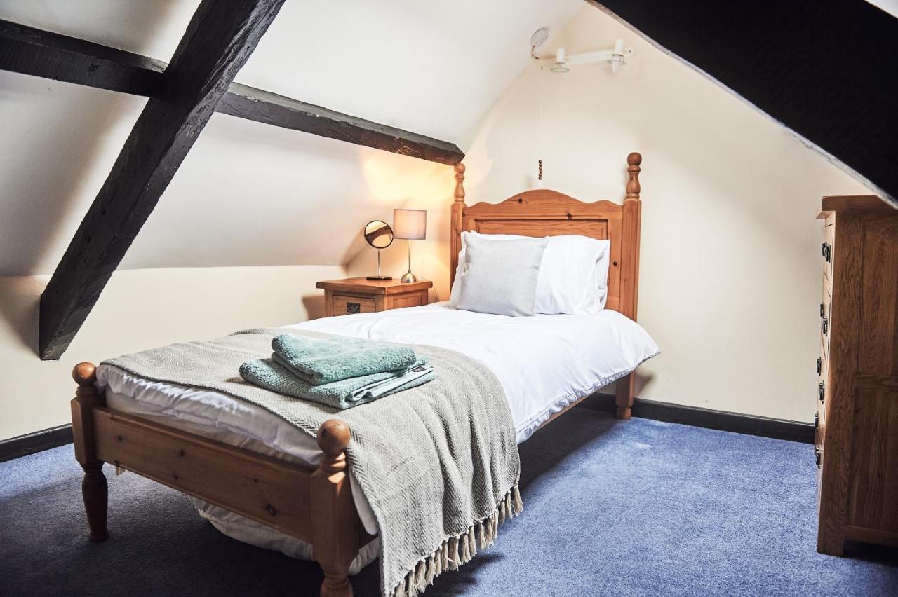 Penuwch Boathouse- Lakeside Rural Cottage Ideal For Families With Indoor Heated Pool Carmarthen Exterior photo