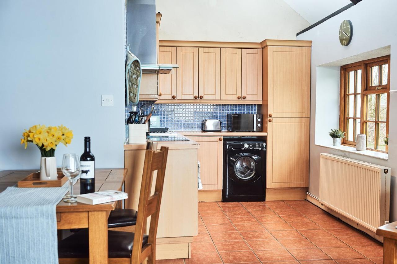 Penuwch Boathouse- Lakeside Rural Cottage Ideal For Families With Indoor Heated Pool Carmarthen Exterior photo