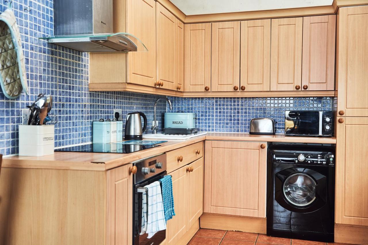 Penuwch Boathouse- Lakeside Rural Cottage Ideal For Families With Indoor Heated Pool Carmarthen Exterior photo