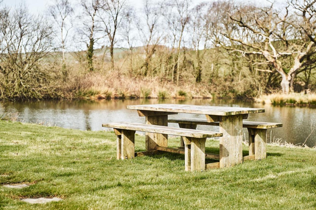 Penuwch Boathouse- Lakeside Rural Cottage Ideal For Families With Indoor Heated Pool Carmarthen Exterior photo